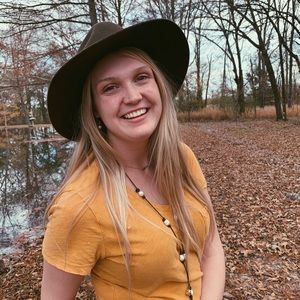 Meet your Posher, Madelaine